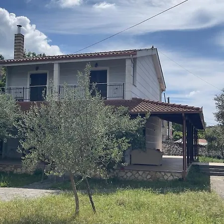 A Two-story Located On The Outskirts Of Villa Vlorë
